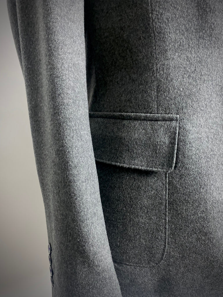 PURE CASHMERE (Ing LORO PIANA & C.) Doeskin Grey Blazer.